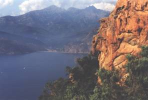 Felsen der Calanche mit Blick auf Porto