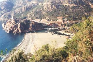 Bucht von Porto mit pisanischem Wehrturm