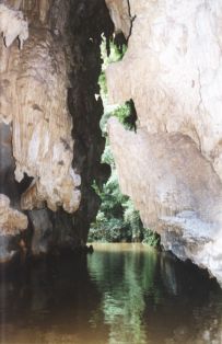 Auf dem Wasser durch die Berge