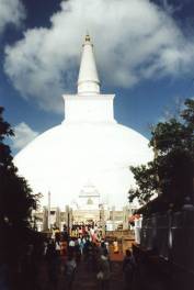 Ruvanweliseya Dagoba - 110 m hoch!