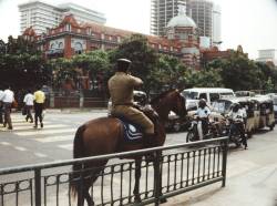 Kreuzung mit "singhalesischer Ampel"